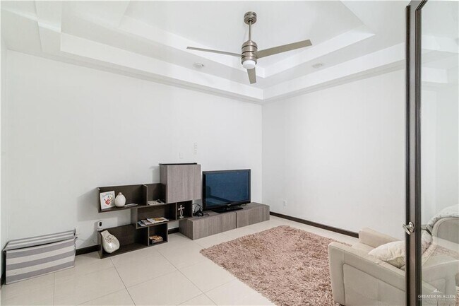 Building Photo - 26 El Jardin St