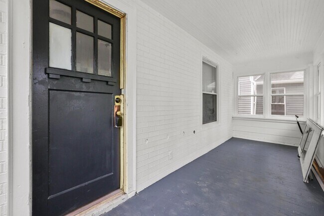 Building Photo - 1385 Aberdeen Ave