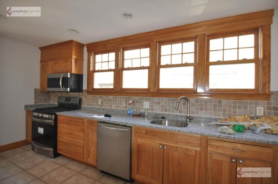 Primary Photo - 202 Calumet St
