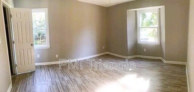 Building Photo - 1320 Park Glen Dr