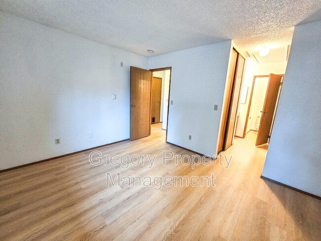 Building Photo - 12621 NE 130th Way