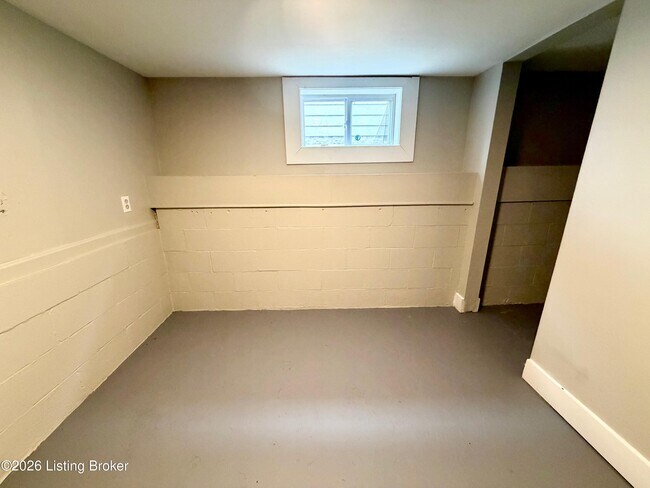 Building Photo - 1545 Catalpa St