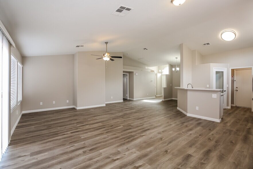 Building Photo - 1604 Watercreek Dr