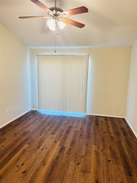 Building Photo - 825 Denmark Dr