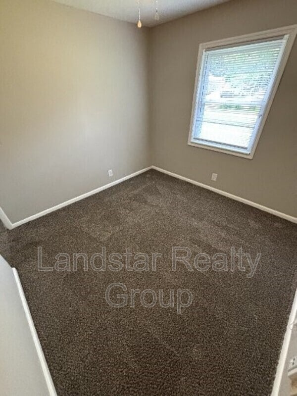 Building Photo - 9816 Titan Dr