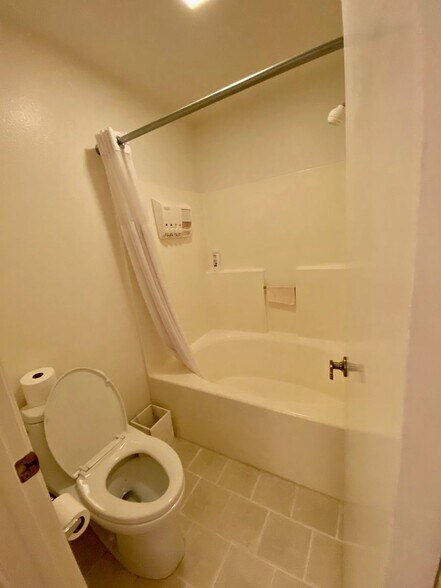 Building Photo - 124 Alicante Aisle