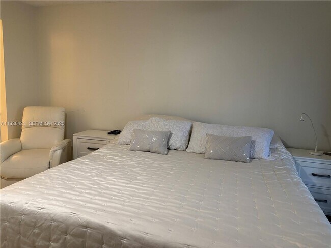 Building Photo - 351 Cambridge Rd