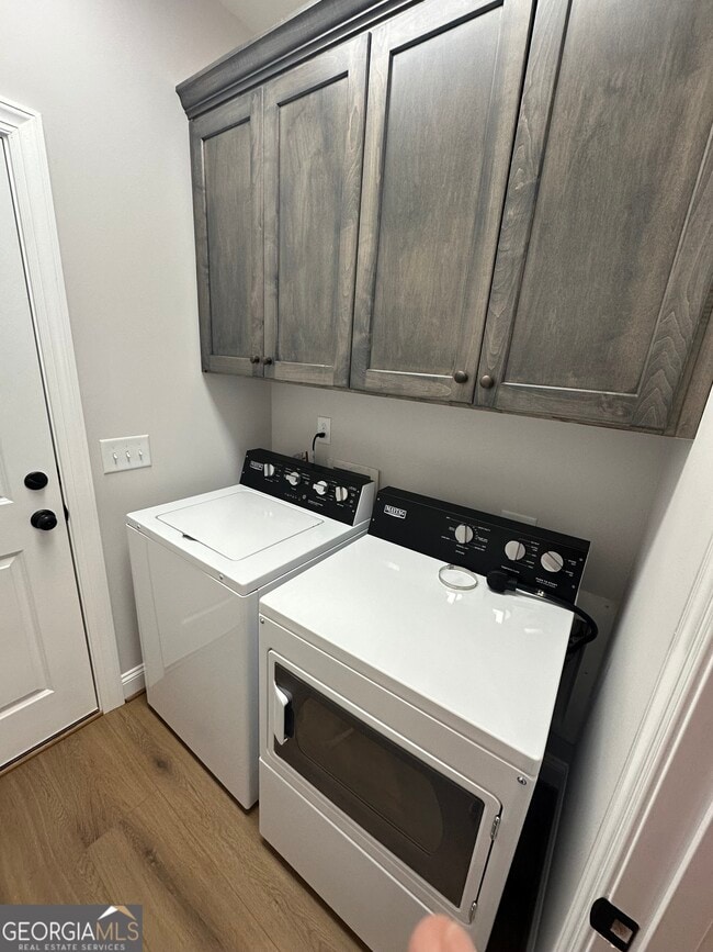 Building Photo - 225 Regency Ln SW