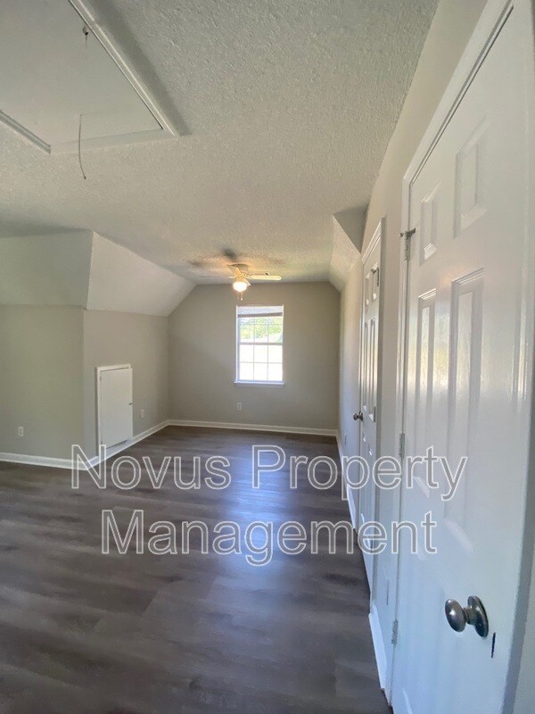 Building Photo - 88 River Ridge Dr