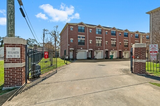Building Photo - 2710 Hullsmith Dr