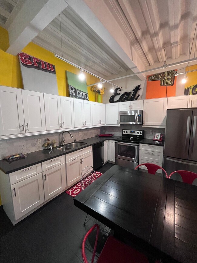 Building Photo - 524 Central Ave SW