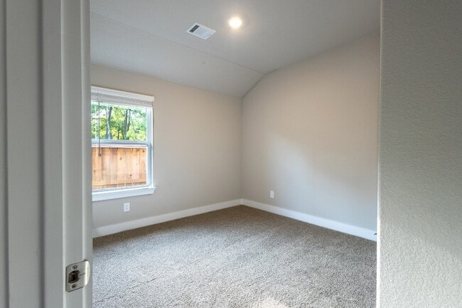 Building Photo - 2010 Bluff Oak Ct