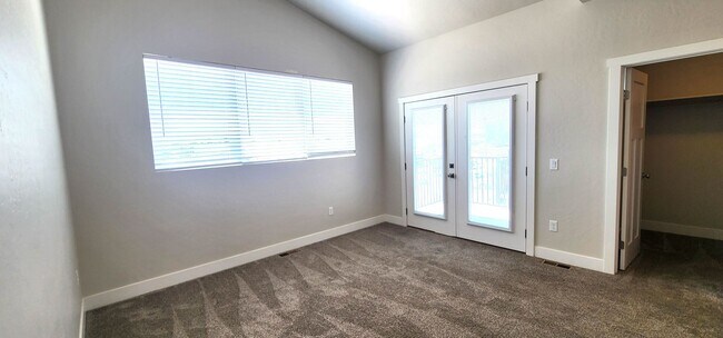 Building Photo - Brand new Townhomes