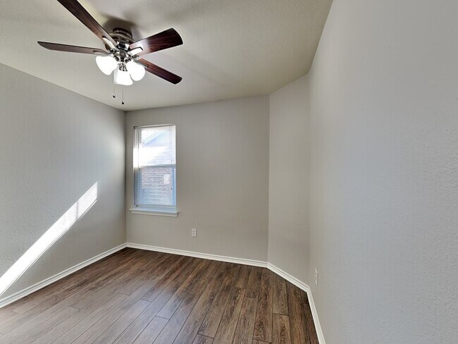 Building Photo - 8921 Highland Orchard Dr