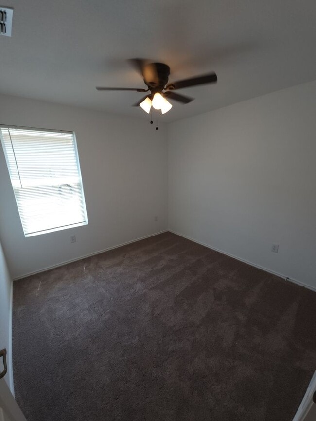 Building Photo - 2 weeks free Rent! Mission Del Lago- South of San Antonio, Tx