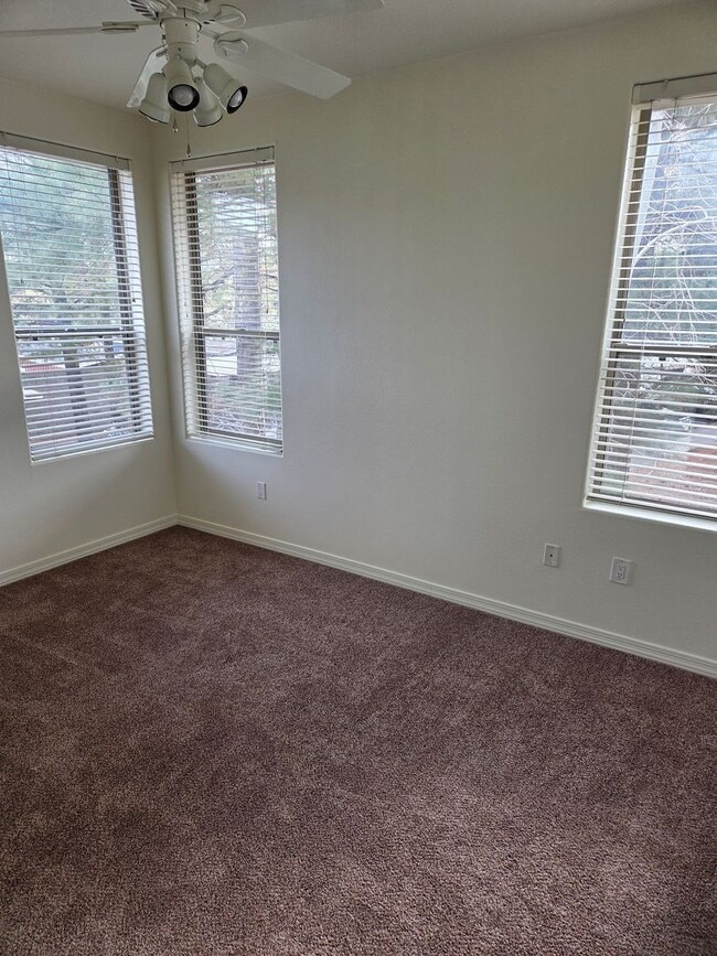 Building Photo - Spacious 2 Bed + 2 Bath Condo | 1,104 Sq Ft | Gas Fireplace | Private Balcony | Natural Light Filled