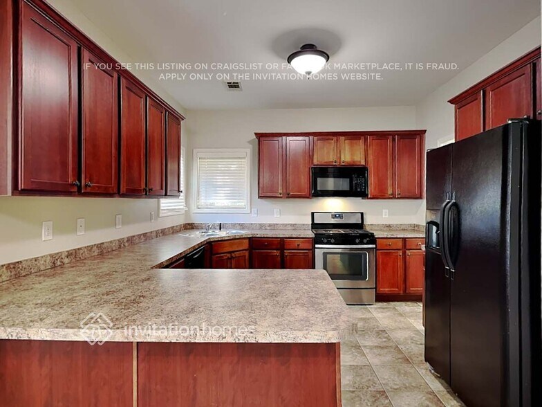 Building Photo - 2420 Freemont St