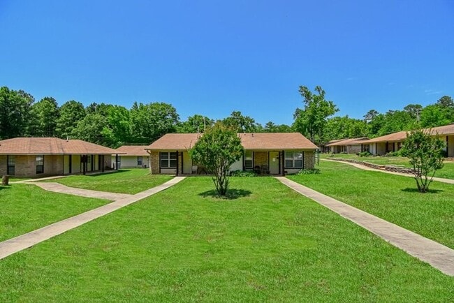 Building Photo - 1001 Lakeview Dr