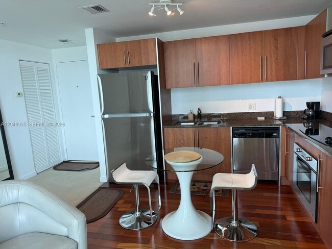 Building Photo - 300 S Biscayne Blvd