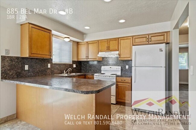 Building Photo - 885 Bel Mar Dr