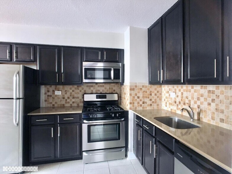 Building Photo - 3333 Broadway