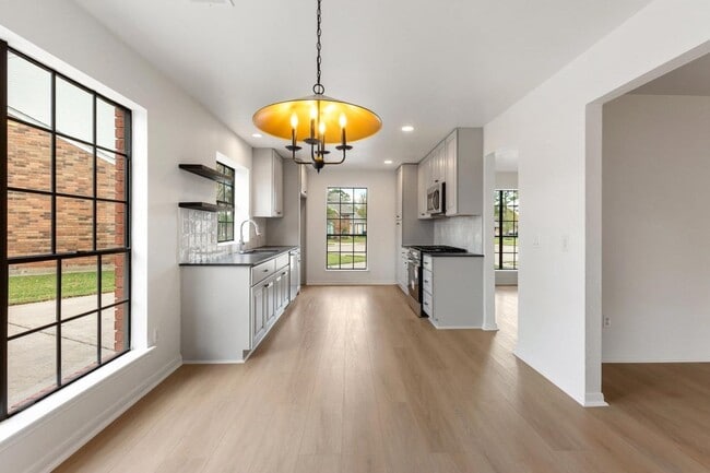 Building Photo - 15411 Robin Grove Ct