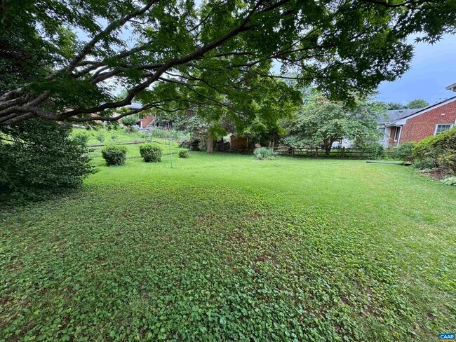 Building Photo - 126 Azalea Dr