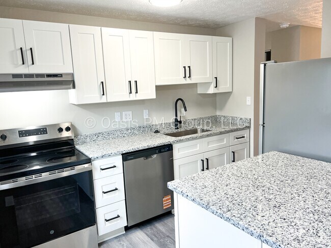 Building Photo - 912 Tellega Ave