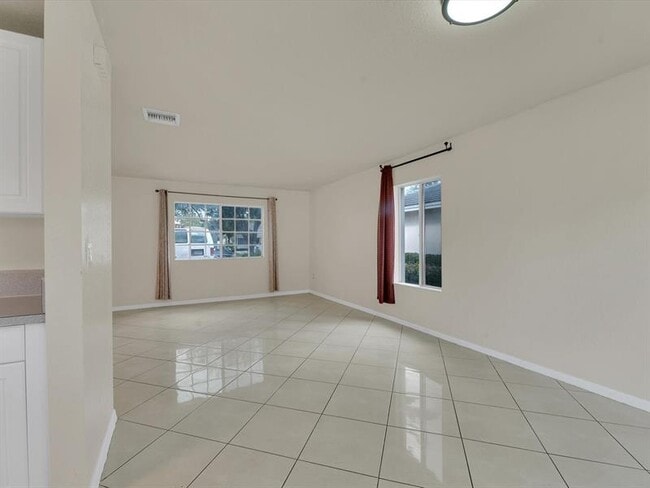 Building Photo - 308 NW 17th Terrace