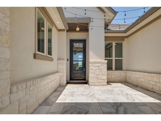 Building Photo - 523 Baldovino Skyway