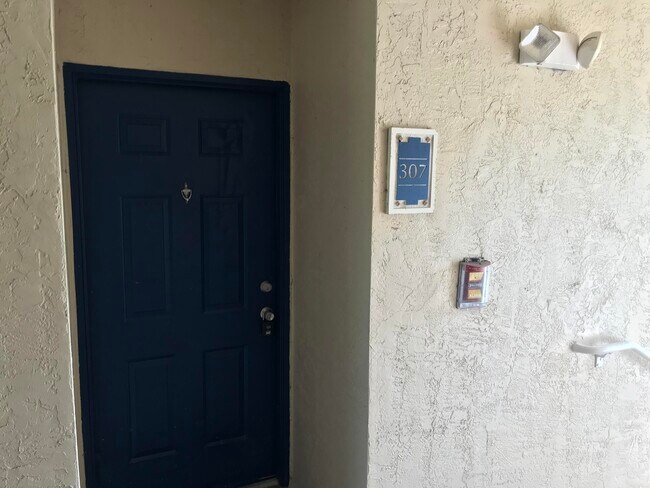 Building Photo - 8945 Okeechobee Blvd