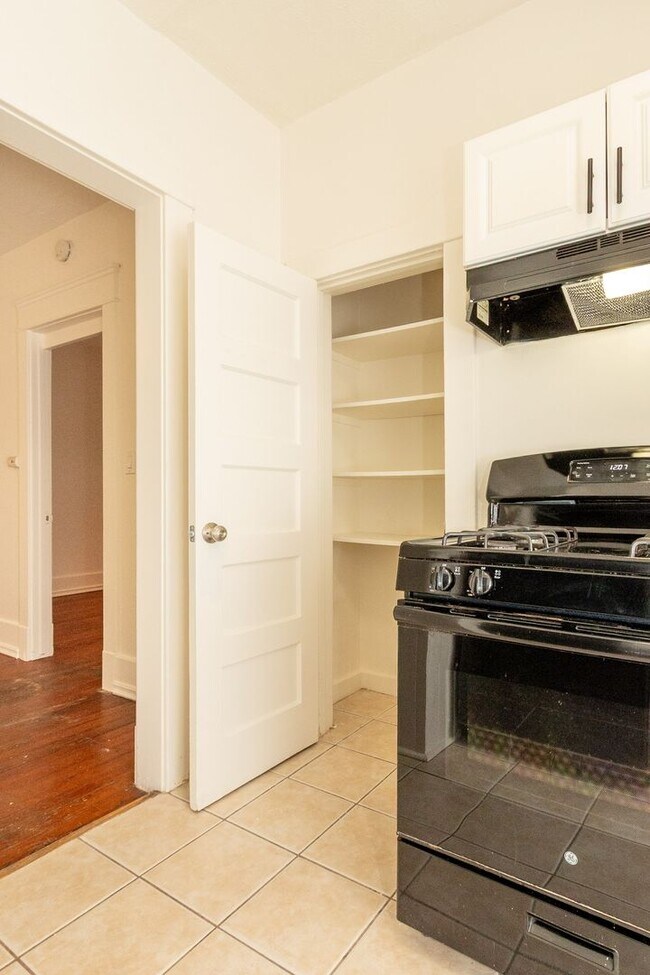 Building Photo - Charming 1-Bed/1-Bath Unit One Block from the Heart of Barrio Logan! $1000 DEPOSIT!