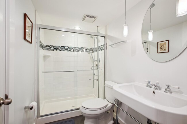 Building Photo - Stunning 3BR+, 3.5BA Capitol Hill Home wit...