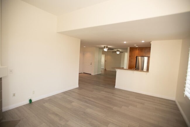 Building Photo - 580 Camino De La Reina