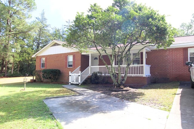 Primary Photo - 113 West Dr