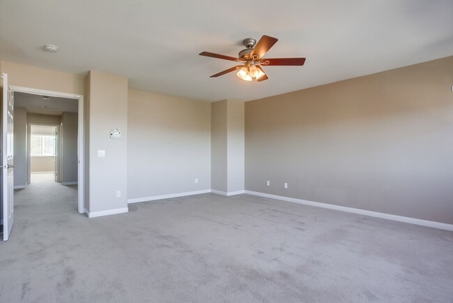 Building Photo - Spacious Rosemont 4-bedroom with Loft, and...