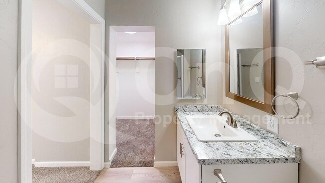 Building Photo - 4702 E Cooper St
