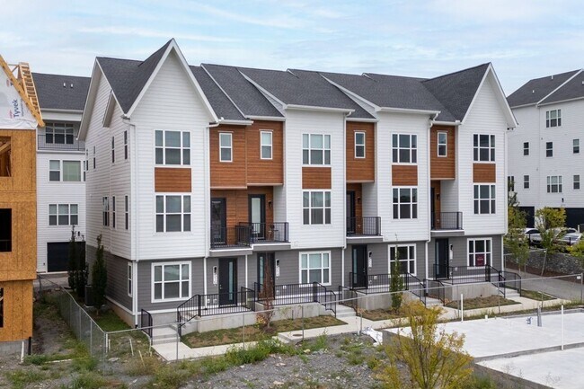 Building Photo - **NEWLY DEVELOPED TOWNHOME COMMUNITY MINUTES FROM DOWNTOWN NASHVILLE**