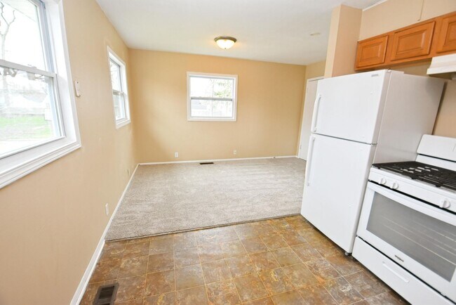Building Photo - Remodeled 4 bedroom 2 bath home near Near Notre Dame