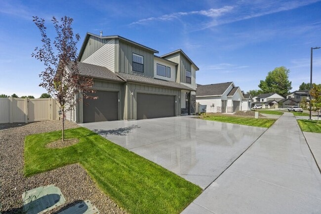 Building Photo - 2951 S Alcamo Wy