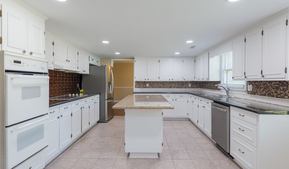 Building Photo - 4104 Lantern Ln