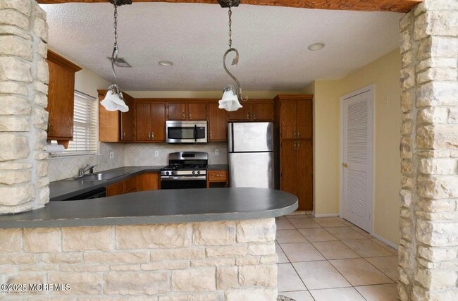 Building Photo - 48 Tulip Ln