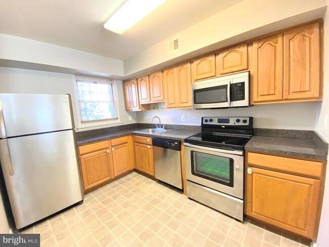 Building Photo - 27 Barclay Ct