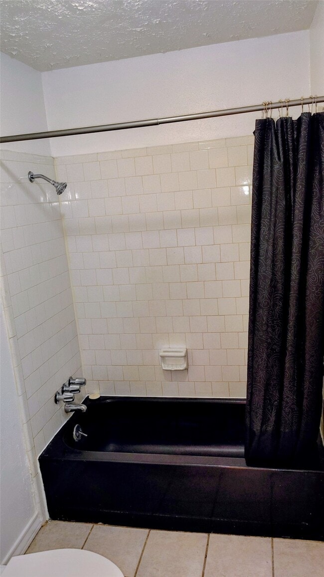 Building Photo - 10150 Valley Club Dr