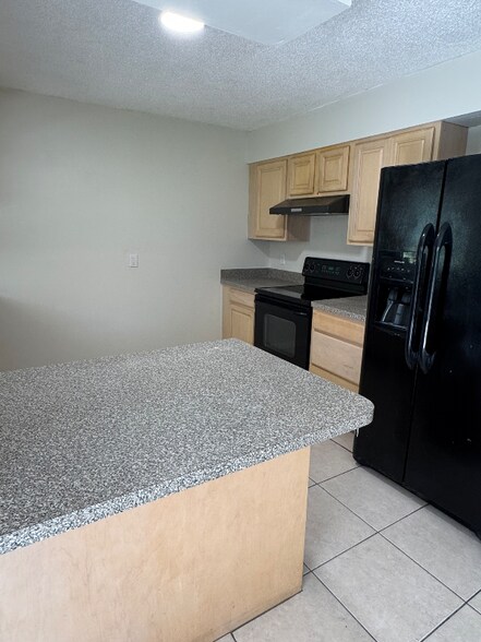 Building Photo - 1110 Outlook Dr