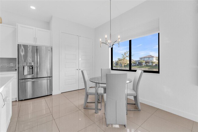 Building Photo - 10890 Shore St