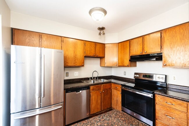 Building Photo - Spacious 2-Bedroom, 2.5-Bathroom Home