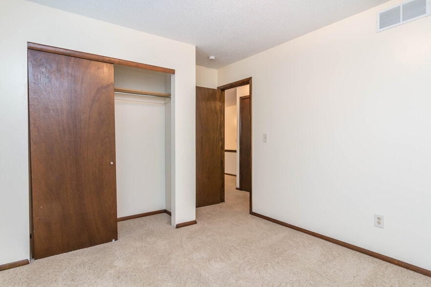 Building Photo - 811 Dondee Dr