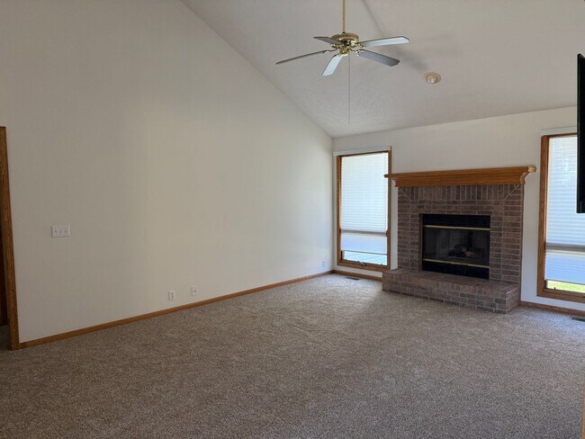 Building Photo - 2110 John St