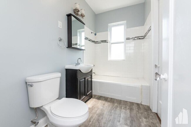 Building Photo - 1 bedroom in Evanston IL 60202